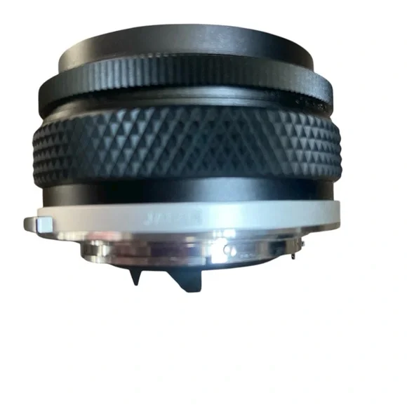 オリンパス OMSYSTEM ZUIKO AUTO-W 1:2.8 f=28mm Olympus OM System ZUIKO Auto-W 28mm f/2.8 MF Lens - Scratches on